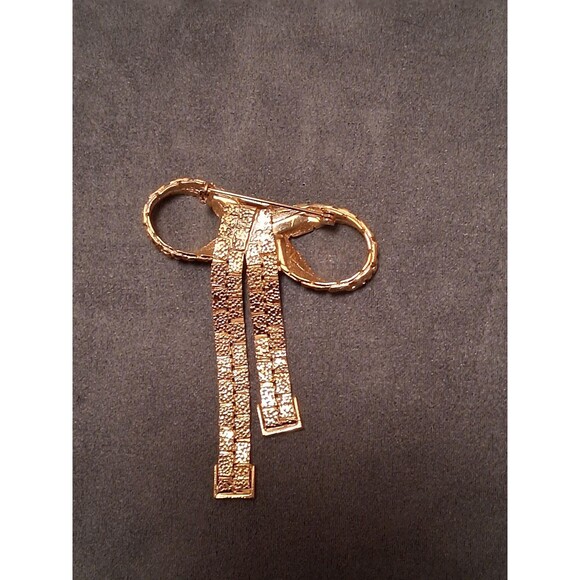 Gold Tone Bow Brooch Pin Textured Mesh Ribbon Tails Dangle Costume Jewelry - Picture 4 of 4